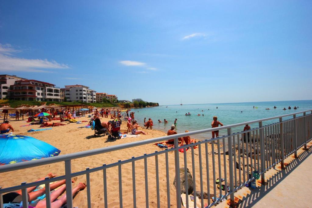 Menada Luxor Apartments Sveti Vlas Exteriör bild